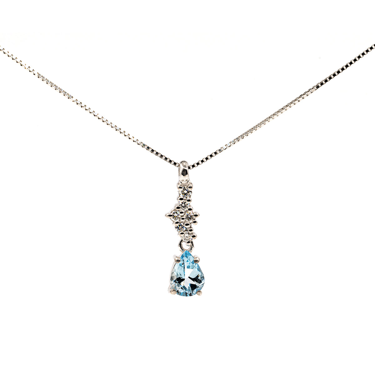 Gold necklace 22 with aquamarine.