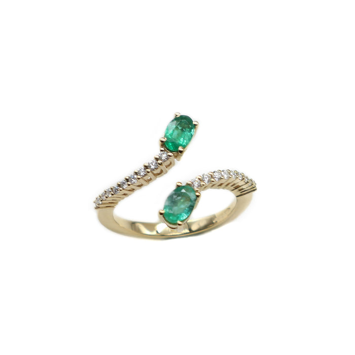 302 OV ring in gold with emerald.
